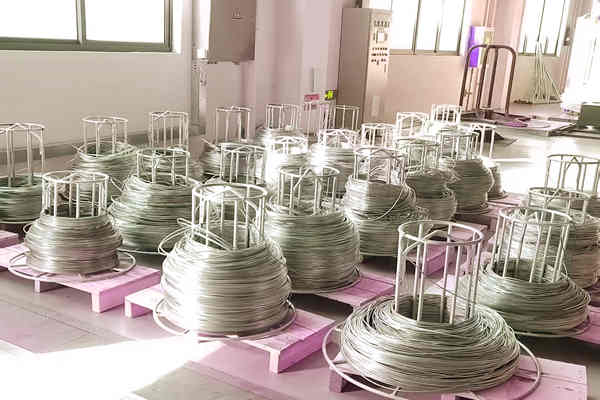 锌丝为何能成为黄金的“置换使者”？揭秘贵金属提炼背后的科学奇迹！